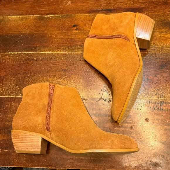 New! ABLE Chelsea Boot Almond Suede 8 - Picture 8 of 11